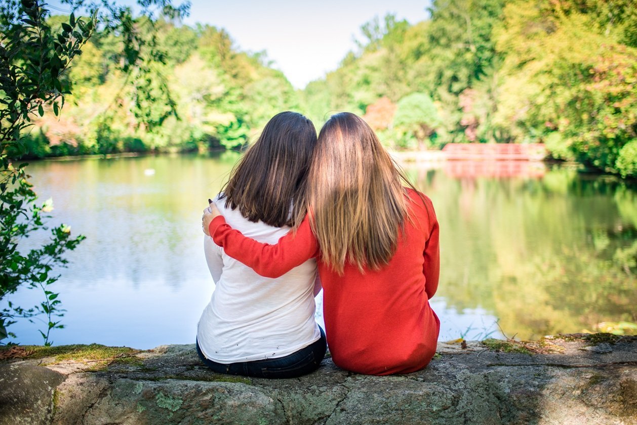 friends-enjoying-lakeside-view-in-autumn-sunlight-2026-03-16-05-13-11-utc
